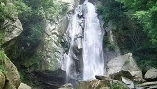 梅后蔓瀑布