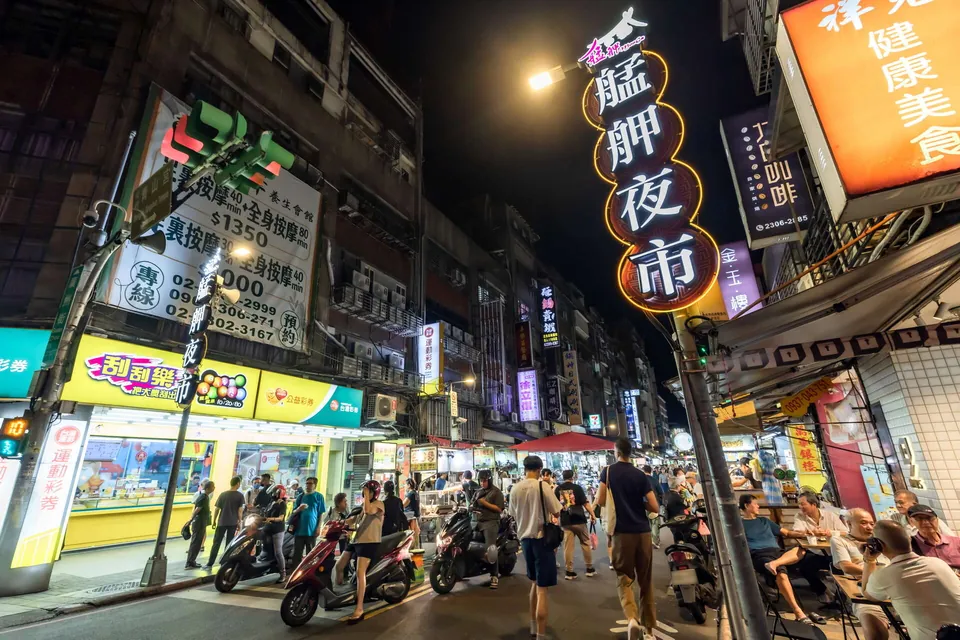 艋舺夜市(俗稱萬華夜市)