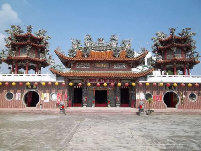 左鎮北極殿