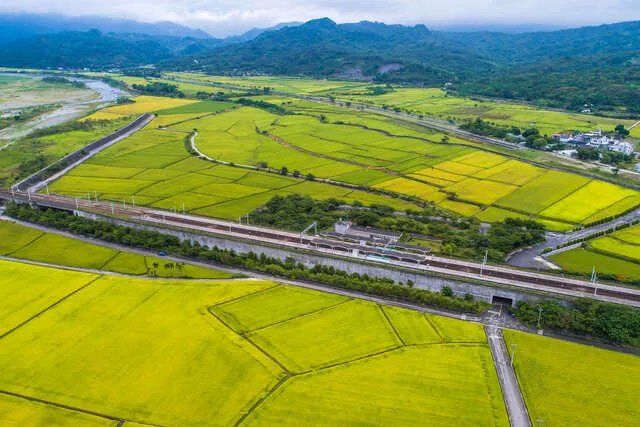 東里車站與東里鐵馬驛站